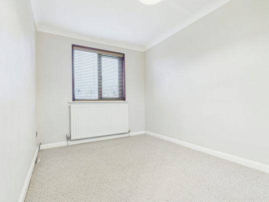 Flat to rent on - Photo 1