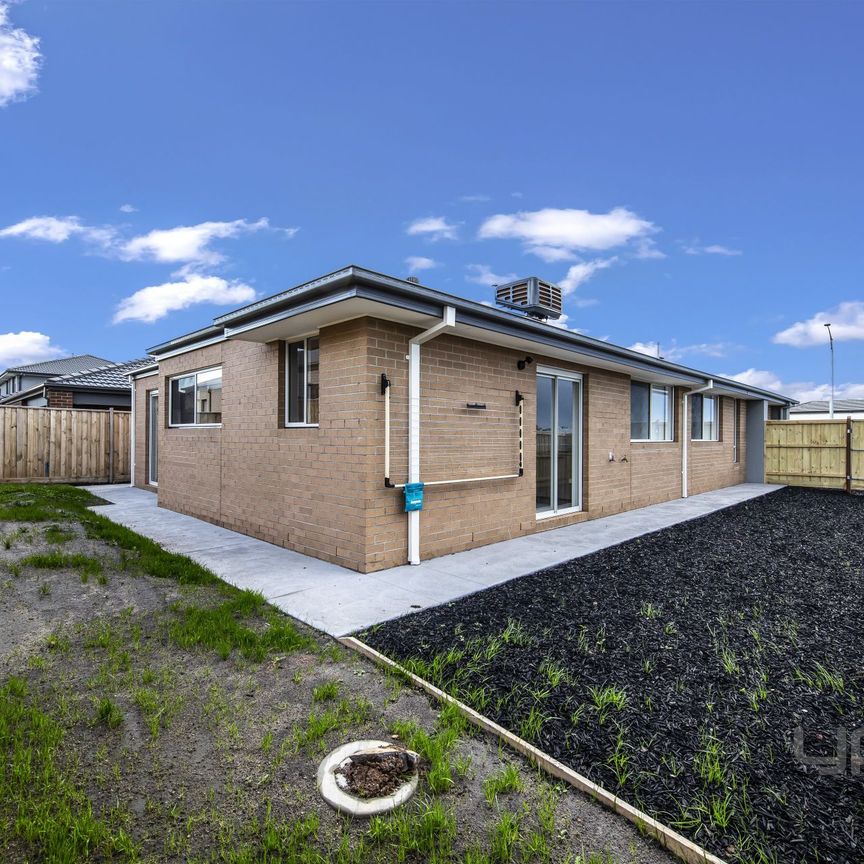 38 Gillespie Avenue, Werribee - Photo 1