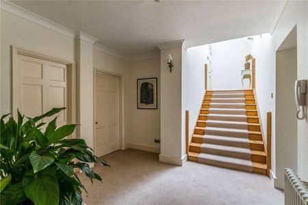 Converted Grade II* listed apartment set in a country house - Photo 4