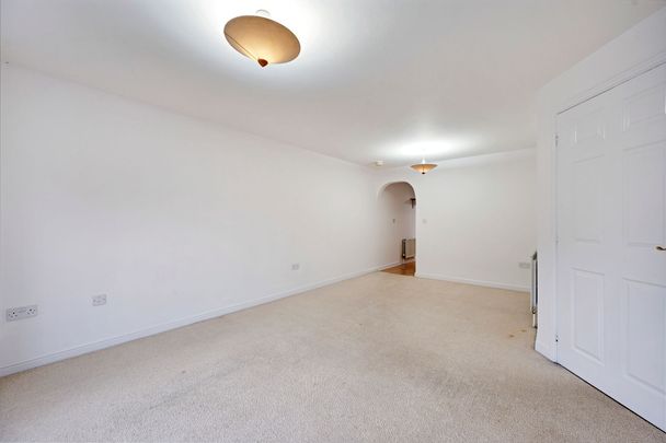 2 bed flat to rent in Royal Court Drive, Bolton, BL1 - Photo 1