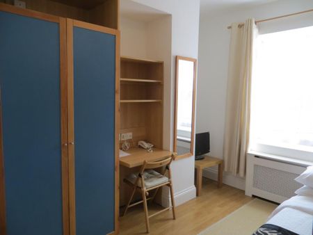 Flat 109 Fulham Palace Road, Fulham W6 9HH - Photo 4