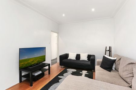 Spacious Two-Bedroom Apartment in the Heart of Monterey - Photo 2