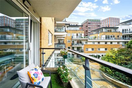 A 2 bedroom, 2 bathroom flat on the 3rd floor of this sought after development - Photo 3