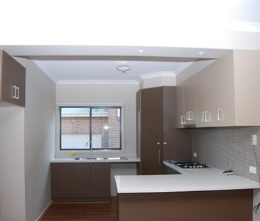 QUALITY MODERN TOWNHOUSE - POSITION PERFECT !! - Photo 6