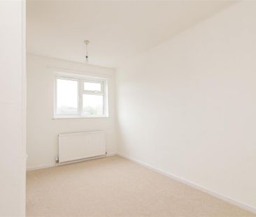 3 bed Apartment To Let - Photo 5