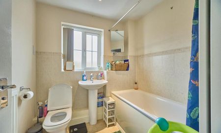 4 bedroom detached house to rent - Photo 2