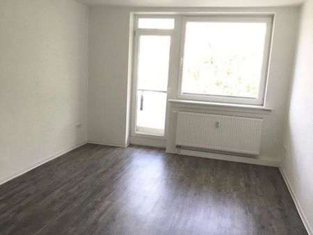 Schicke und großzügige 3-Zimmer-Wohnung mit Einbauküche und 2 Balkone - Foto 3