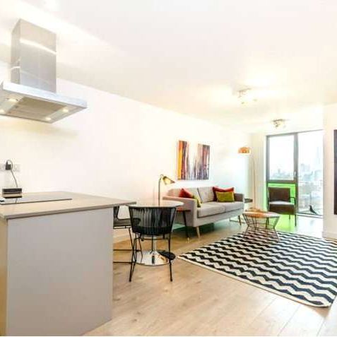 Boasting an excellent location close to both Canary Wharf and the City, The Highway hosts excellent transport links and amenities. - Photo 1