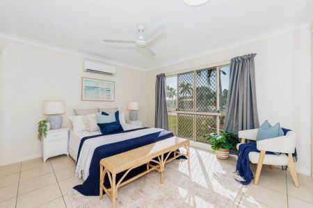 Spacious 4-Bedroom Home in Prime Greenview Estate - Photo 2