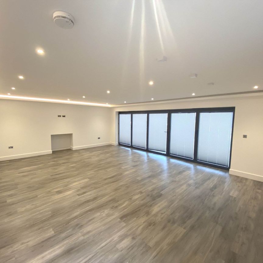 Price £6,895 pcm - Available 05/11/2025 - Unfurnished - Photo 1