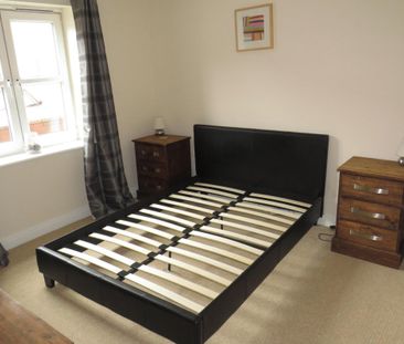 Lakeside Boulevard - Photo 2