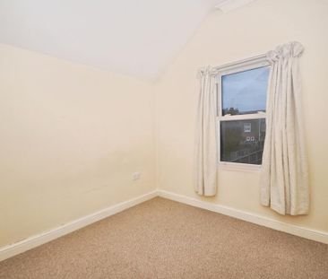 3 bedroom end of terrace house to rent - Photo 4
