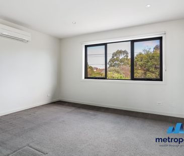 TOWNHOUSE IN MCKINNON ZONE - Photo 4