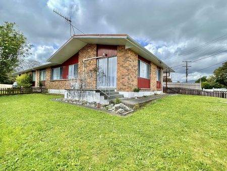 Charming 2-Bedroom Home In Clouston Park! - Photo 3