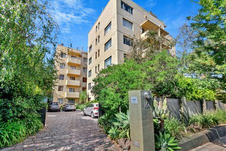 GREAT LOCATION | GENEROUS SIZE | LOW MAINTENANCE - Photo 5