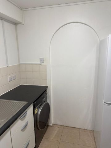 2 Bed Flat, Kingfisher Way, NW10 - Photo 4