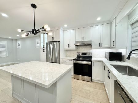 For Lease - 47 Chamberlain Avenue, Toronto, Ontario - Photo 5