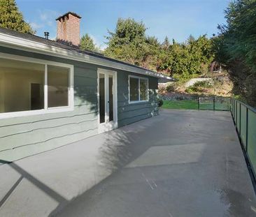 Charming Ocean View in Dundarave/Queens –Prime Location Near Schools - Photo 5