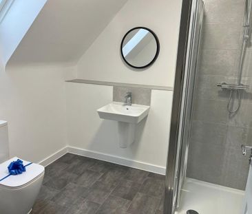 4 bedroom semi-detached house to rent - Photo 3