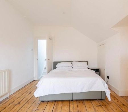 5 Bed Semi-Detached House, Norwich Road Newham London, E7 - Photo 2