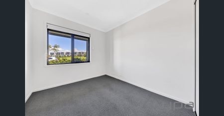 Near New 3 Bedroom Townhouse - Photo 5