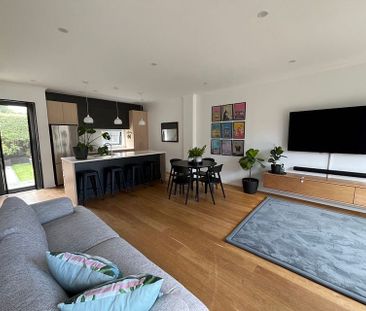Low Maintenance Contemporary Townhouse - Photo 6