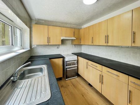 3 bedroom terraced house to rent - Photo 5