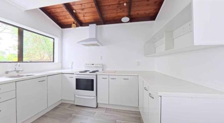 Your Family’s Next Chapter in Mt Roskill - Photo 2