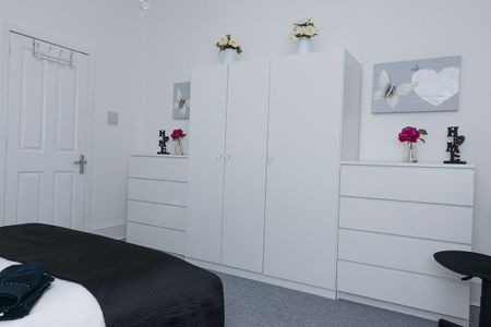 1 Bed Flat, Rosemount Place, AB25 - Photo 2
