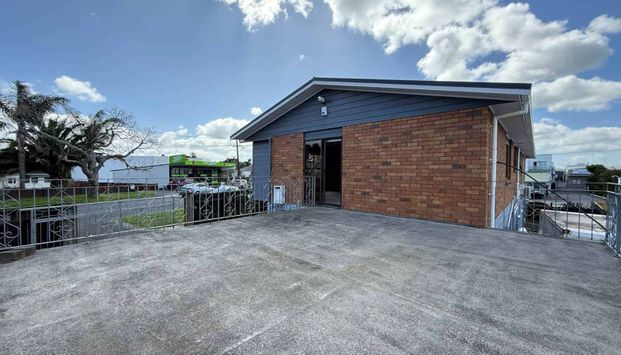 Spacious Living with Great Outdoor Areas – Pri... - Photo 1