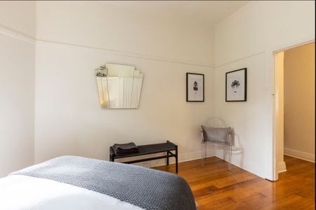 DAZZLING DECO, THE AUDREY HEPBURN OF ELWOOD- FULLY FURNISHED! - Photo 2