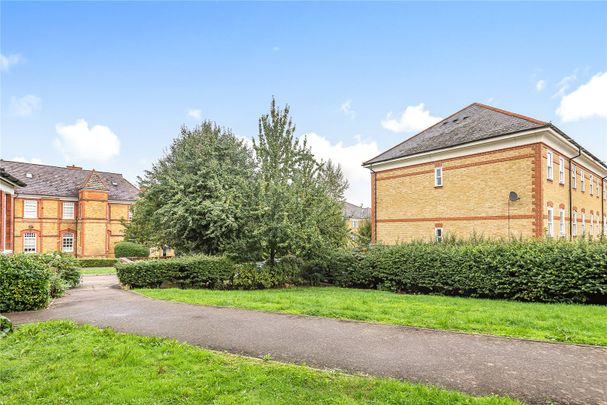 Tresilian Avenue, N21, London - Photo 1