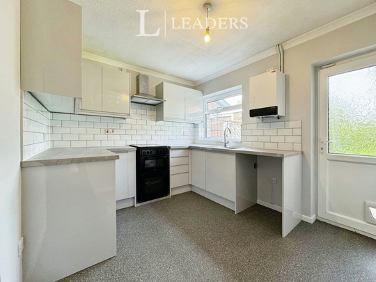 4 bedroom bungalow to rent Melton Court, Hethersett, Norwich, Norfolk, NR9 - Photo 1