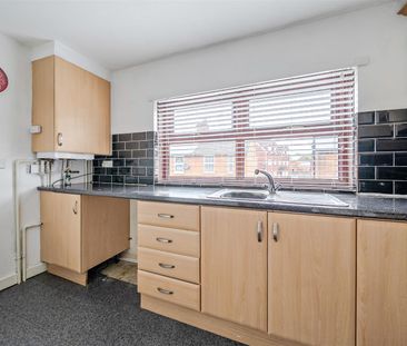 Flaxfield Road, Basingstoke, Hants - Photo 5