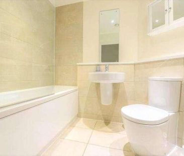 Wallis Square, Farnborough, Hampshire, GU14 - Photo 3