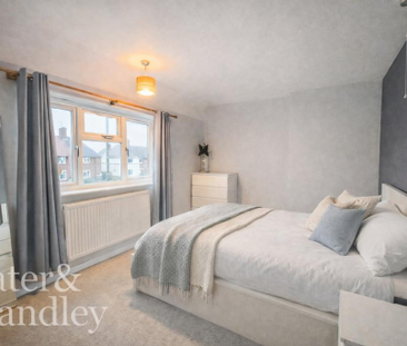 2 bedroom end of terrace house to rent - Photo 4