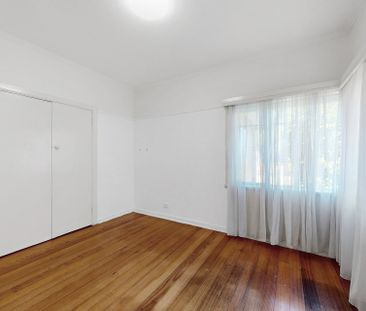 Spacious Family Home Just Minutes from Monash Uni - Photo 1