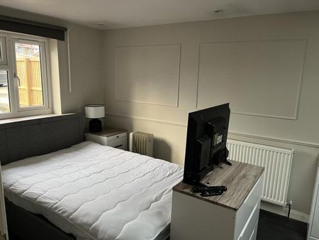 Stylish ground floor ensuite room. - Photo 2