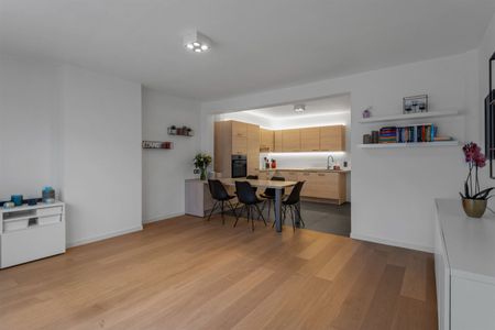 MARIABURG: Volledig gerenoveerd appartement met garagebox en veel bergruimte. - Foto 4