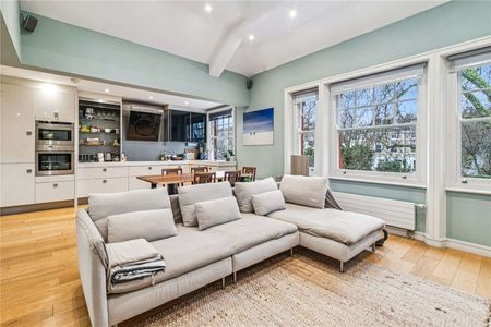 An exceptional top floor apartment between Notting Hill and Holland Park - Photo 4