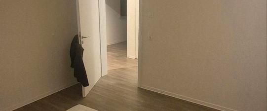 Neuwertige 3 Zimmerwohnung mit Einbauküche in zentraler Lage - Photo 1