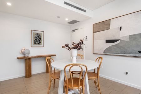 Contemporary One Bedroom Apartment - Unfurnished - Photo 2