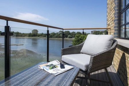 3 bedroom penthouse to rent - Photo 2