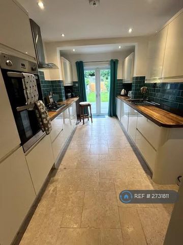 3 bedroom terraced house to rent - Photo 4