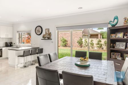 Stunning Family Home in Caroline Springs! - Photo 3