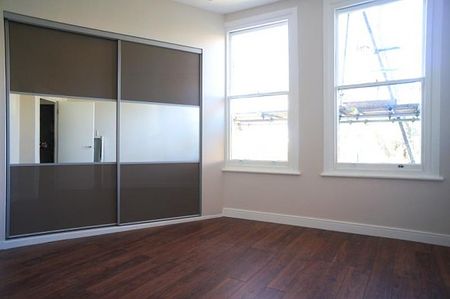 STUNNING NEWLY REFURBISHED ONE BEDROOM FLAT IN SOUTH HAMPSTEAD ZONE 2 - Photo 4