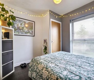 1 BED Flat - Photo 3