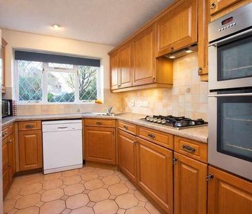 Fairborne Way, Guildford, Surrey, GU2 - Photo 4