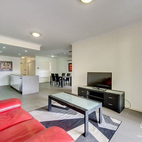 Splendid wo bedroom unit with huge balcony - Photo 1