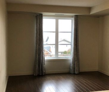 Venu Living at its finest – 1 bedroom plus den - Photo 2